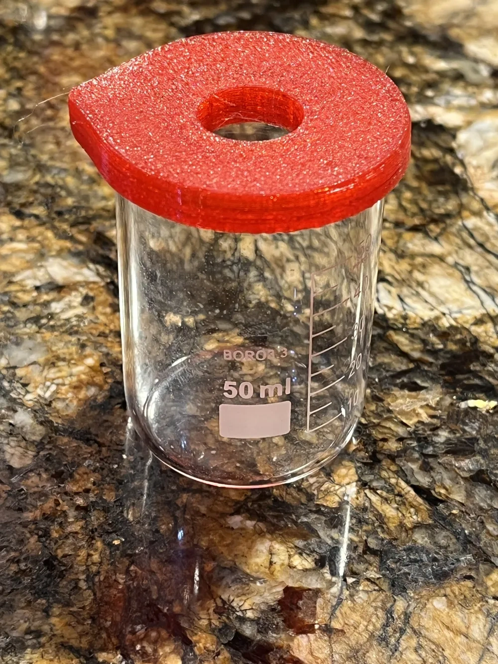 用于50-1000毫升烧杯的TPU烧杯盖,带孔 来自 Brighton3D Forge MakerWorld:免费下载 3D 模型