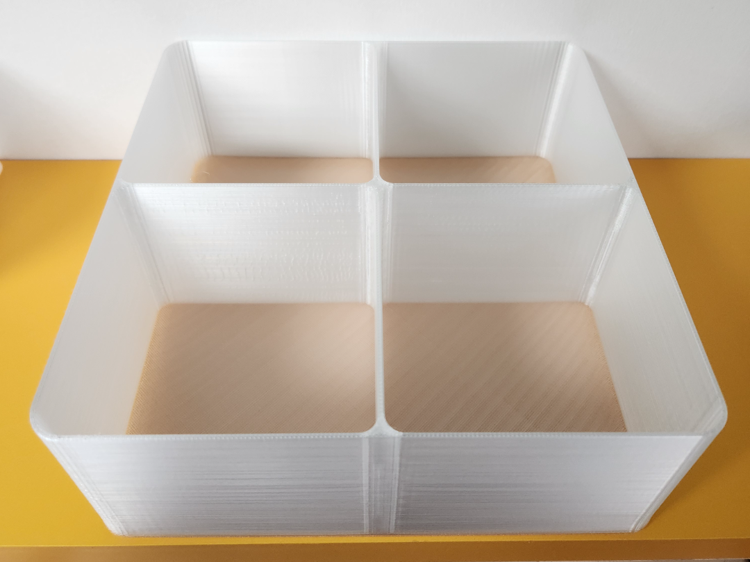 四分格上开口储物盒 - 免费 3D 打印模型 - MakerWorld