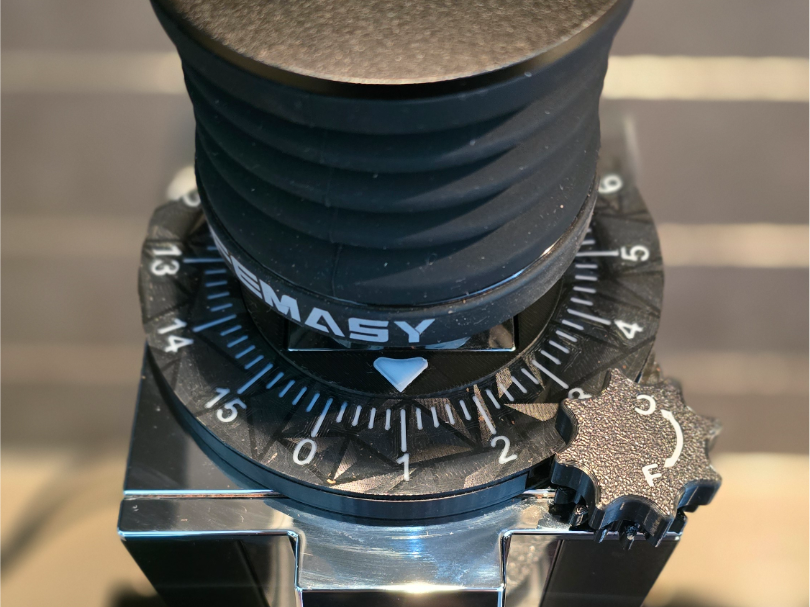 尤里卡刻度盘指示器——轻松实现精准研磨! - 免费 3D 打印模型 - MakerWorld