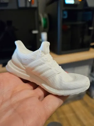 阿迪达斯Ultraboost跑鞋3D扫描-微型版