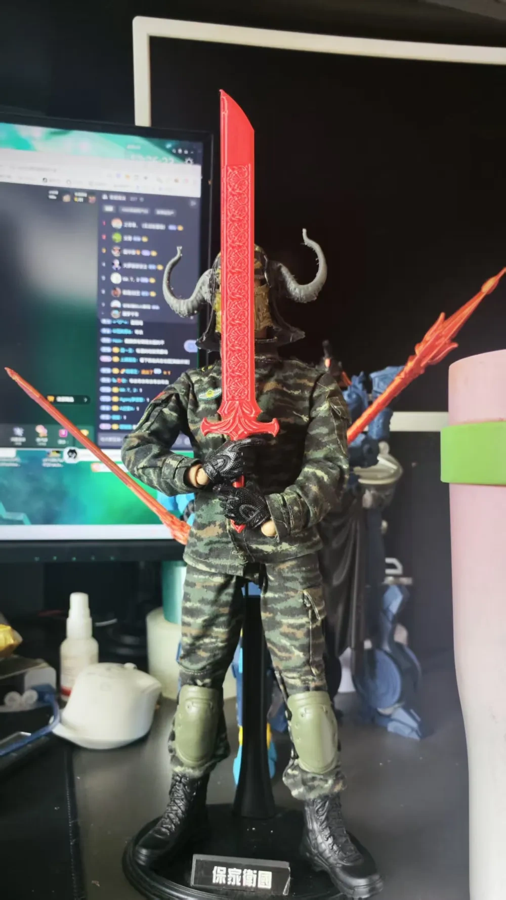 1:6兵人道具-雕纹单刃剑 来自 pandabear MakerWorld:免费下载 3D 模型