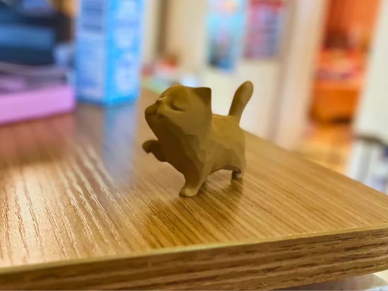造型可爱的猫猫木雕摆件