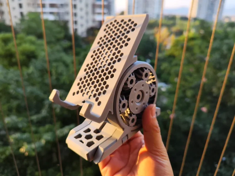 一款帅气的一体打印可调节手机支架