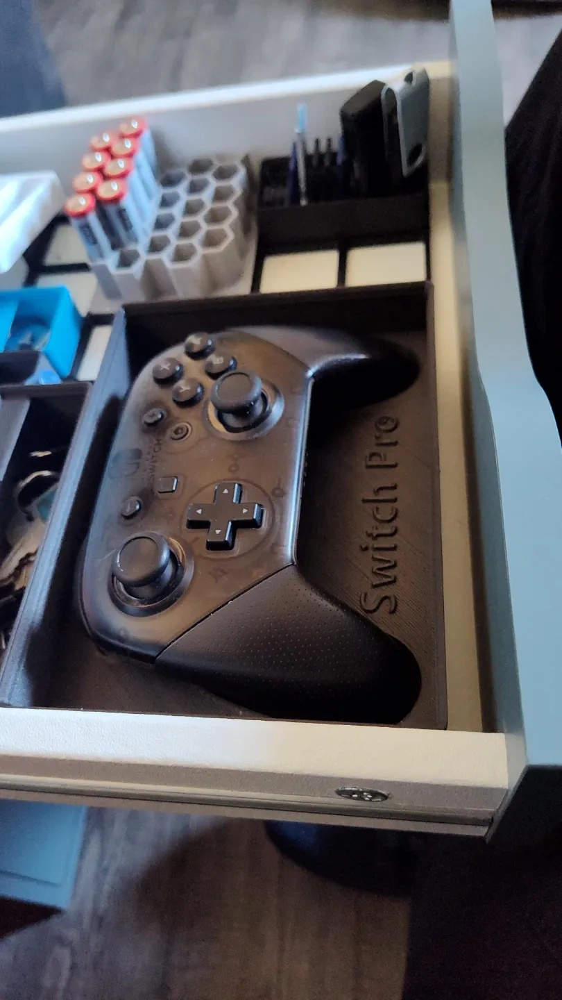 Nintendo Switch Pro holder Gridfinity 来自 BUBBAEDC - MakerWorld