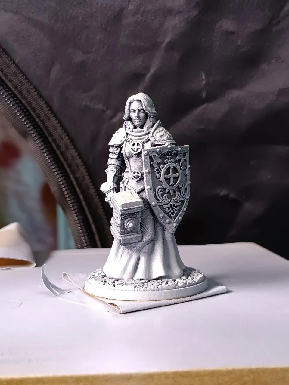 免支撑 DND 女牧师 - 免费 3D 打印模型 - MakerWorld