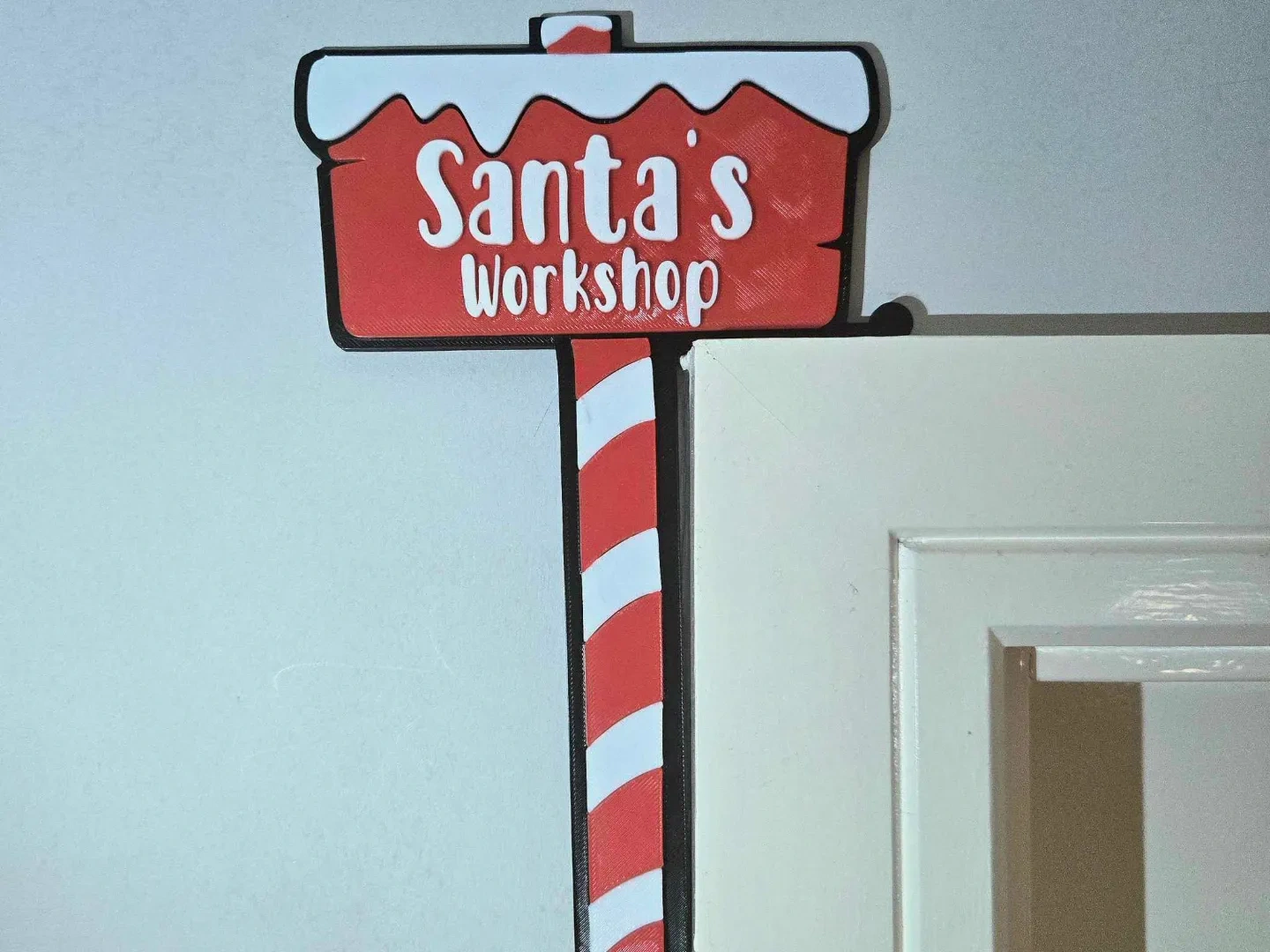 Santa's Workshop Door Corner Sign 来自 Jaggeredknife - MakerWorld