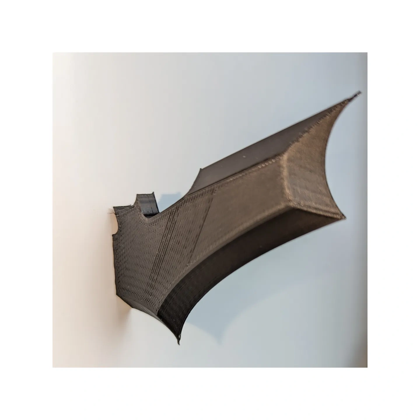Batarang Fridge Magnet 来自 In It to Print It - MakerWorld