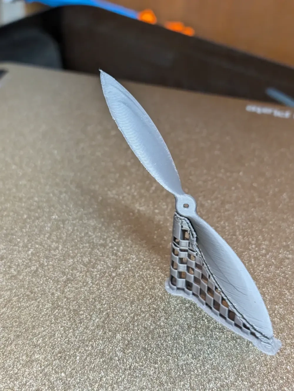 RC Propeller 4 x 3 in 1mm ID 来自 M of WI - MakerWorld