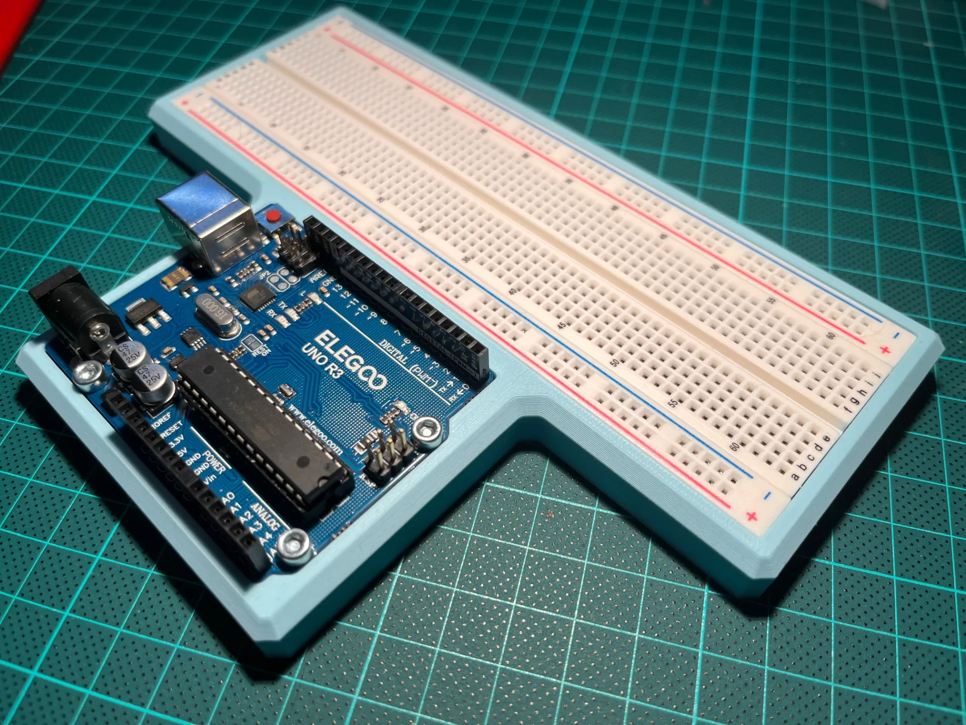 Arduino Uno和面包板支架 来自 Clyde Frog - MakerWorld