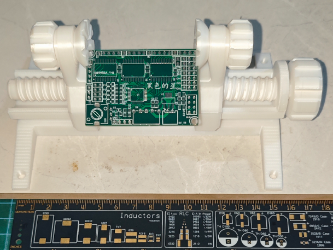 快速PCB夹具-微调版 - 免费 3D 打印模型 - MakerWorld