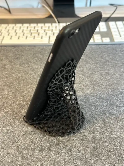 拓扑优化的Voronoi手机支架