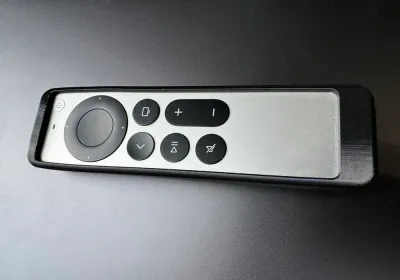 Apple TV 4K 2021/2022 Siri Remote防滑防震套，与AirTag兼容