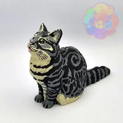 多彩绘制的猫雕塑