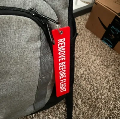 REMOVE BEFORE FLIGHT挂件复制品