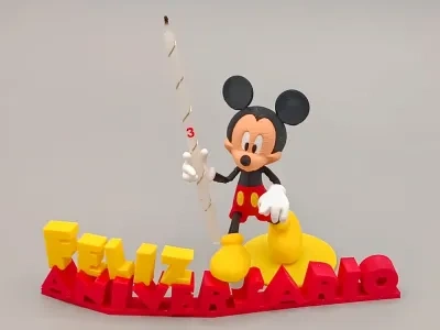 生日蛋糕上的米奇老鼠！