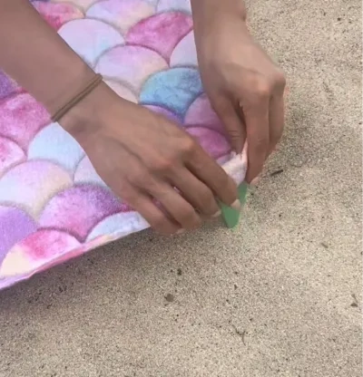 沙滩上的海滩夹持器