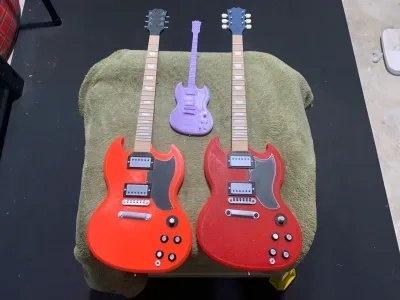 Gibson SG 1:2比例复制品，附带1:5比例版本