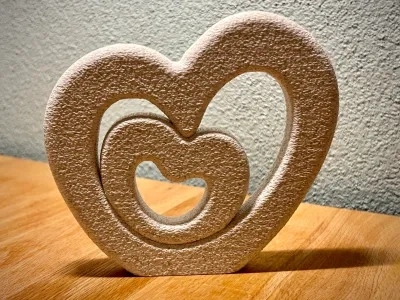 石头设计的心形雕塑