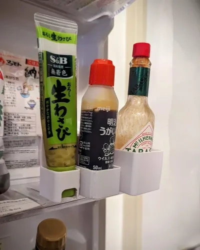 冰箱门挂式小瓶子和酱料整理架