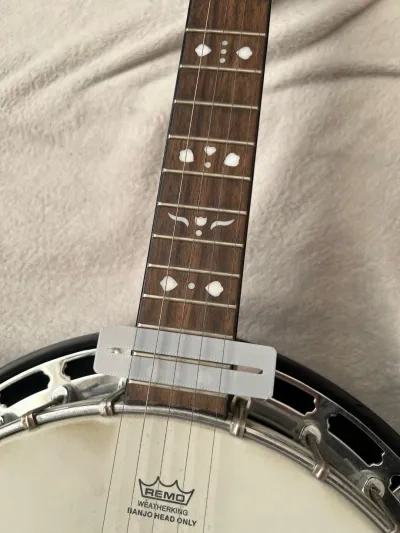 弹琴保护板：适用于吉他、班卓琴和尤克里里的0.25mm高度柔韧材料