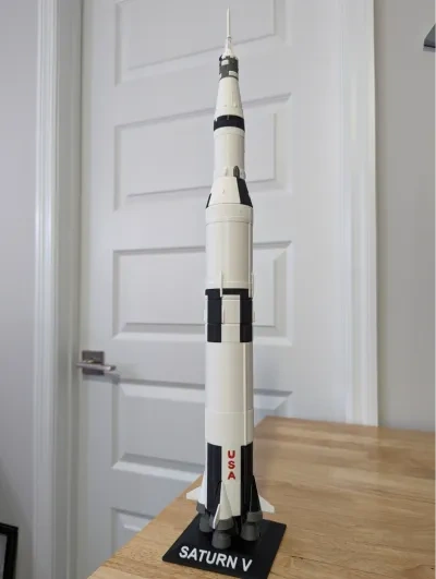Saturn V 1:200比例带支架模型