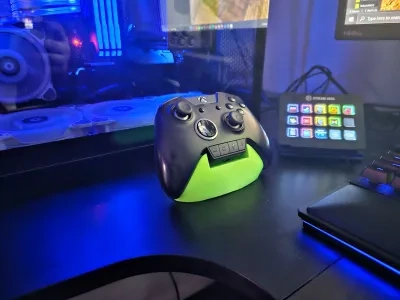 极简风格的Razer Wolverine Ultimate Xbox手柄支架