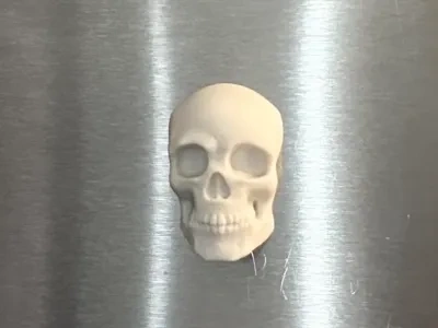 详细的哥特式头骨冰箱磁铁 - 30分钟打印