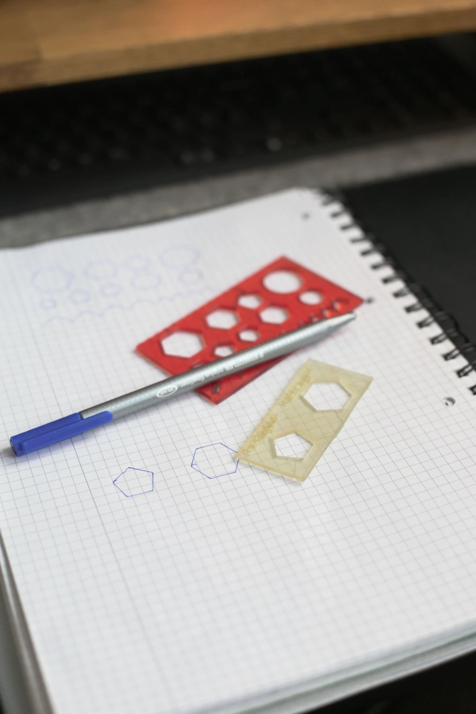 3D-Printable Chemistry Ruler / Stencil 来自 AndréMakerWorld：免费下载 3D 模型