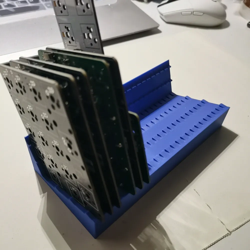 pcb电路板支架PCB bracket 来自 user_4199643780 - MakerWorld