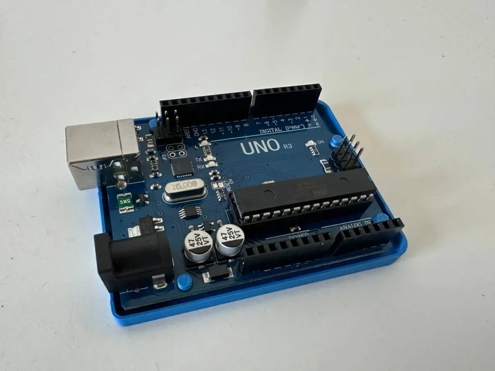 Arduino UNO R3 板子垫 - 免费 3D 打印模型 - MakerWorld