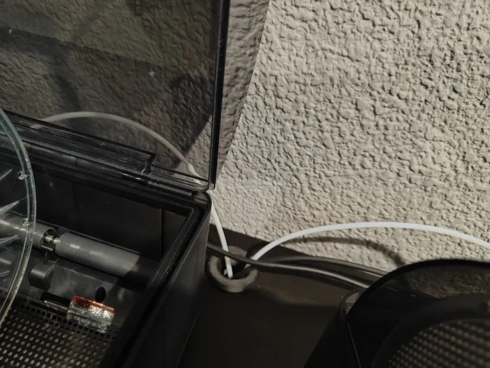 AMS Bambulab墙壁架电缆密封件 来自 Anubis_3D MakerWorld