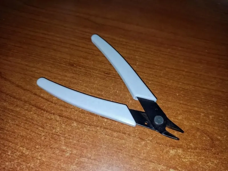 线钳手柄