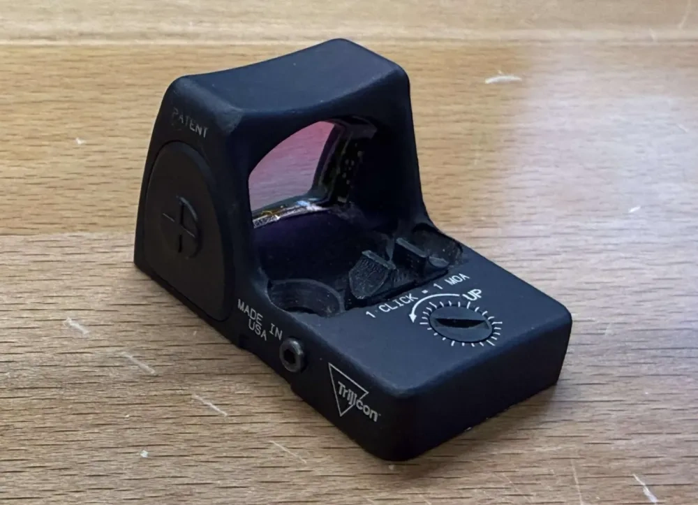 用于 Trijicon RMR 的嵌入式共视组件照门 来自 RobDrivesCars - MakerWorld