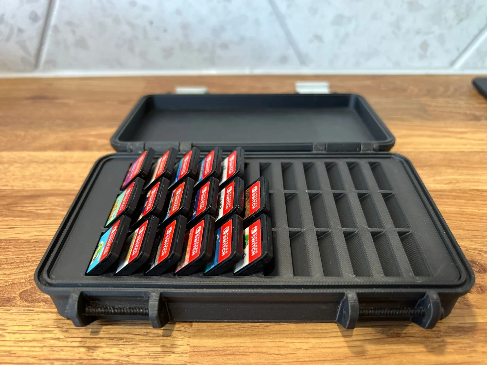 36槽斜角Switch游戏卡带收纳盒 二次创作 - 来自 1810 Custom Designs - MakerWorld