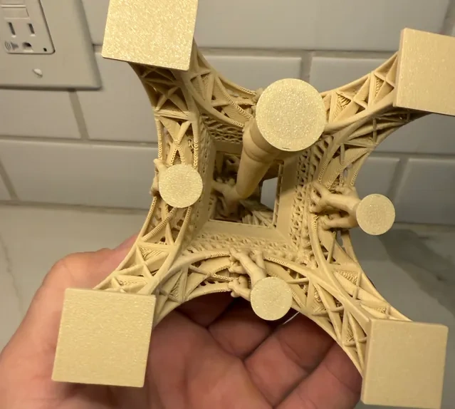 埃菲尔铁塔：一体成型，无需支撑，7英寸打印