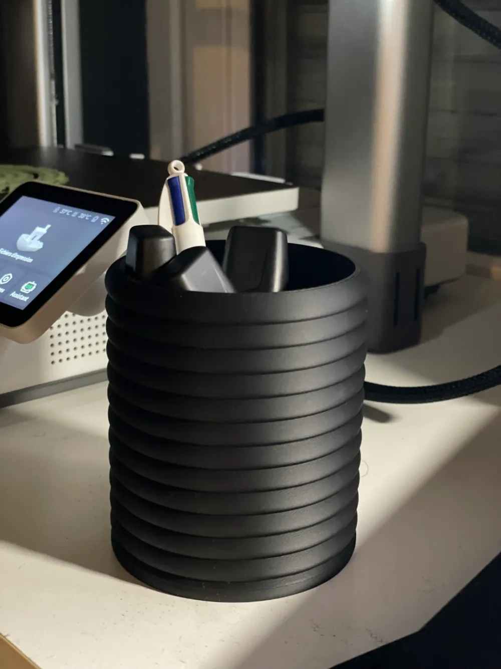 螺旋形笔架 - 免费 3D 打印模型 - MakerWorld