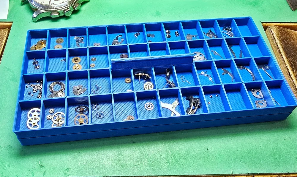 带Gridfinity支持的小零件堆叠收纳盒 来自 watchthemaker - MakerWorld