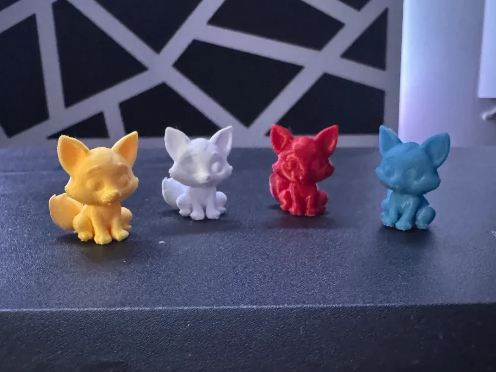 迷你狐狸雕像——可爱动物模型 来自 CraftedDesigns MakerWorld：免费下载 3D 模型