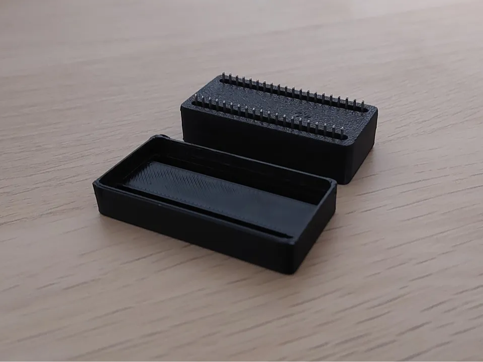 Raspberry Pi Pico GPIO 盖板 二次创作 - 来自 Macatumba MakerWorld：免费下载 3D 模型