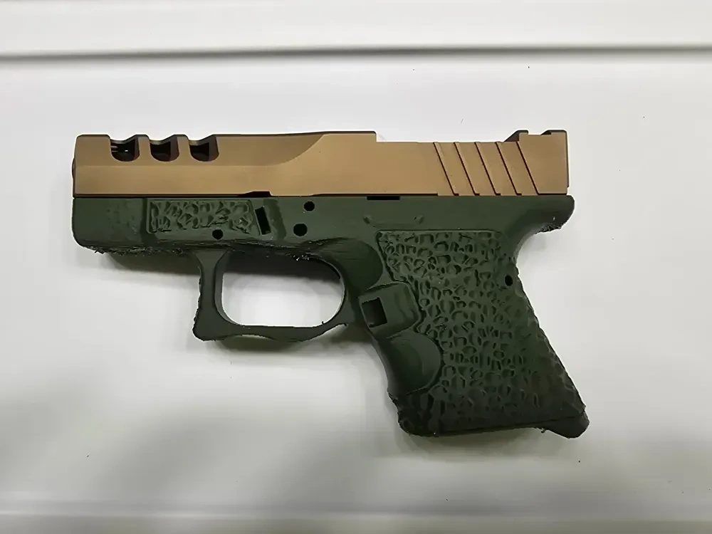 格洛克 26 第三代 带点状纹理的枪身 来自 3d2a for everyone MakerWorld：免费下载 3D 模型