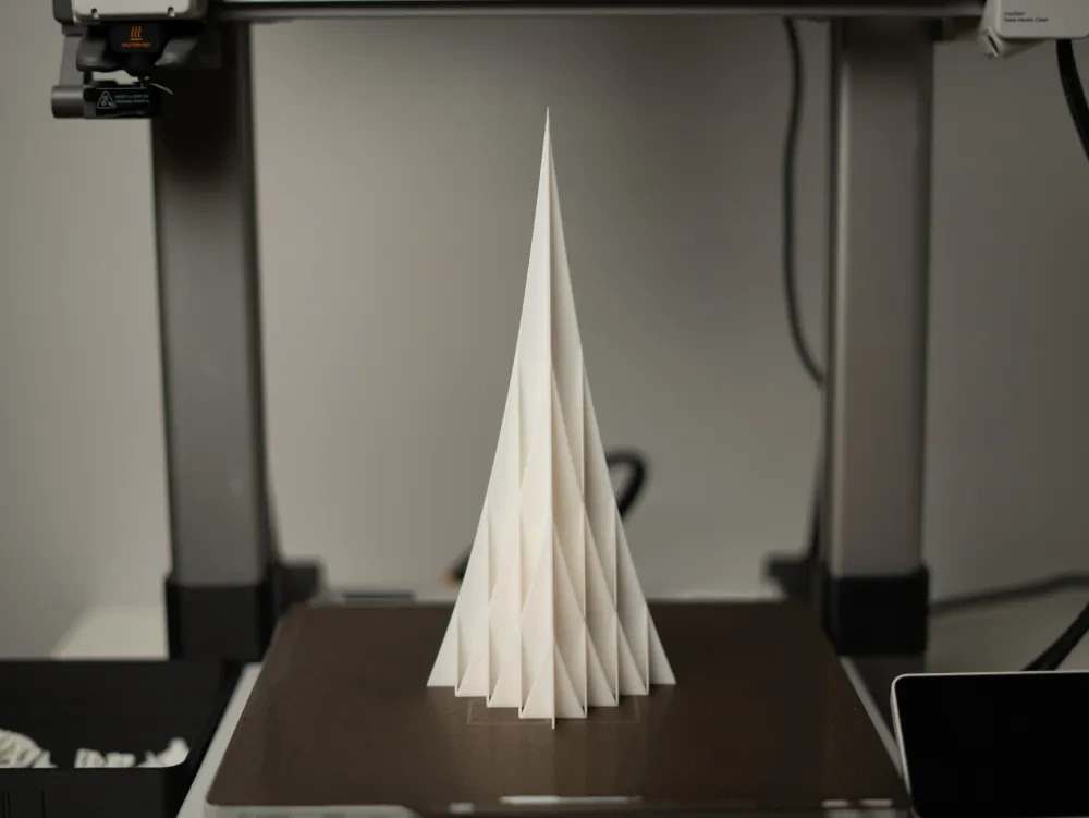 几何圣诞树 (兼容LED) - 免费 3D 打印模型 - MakerWorld