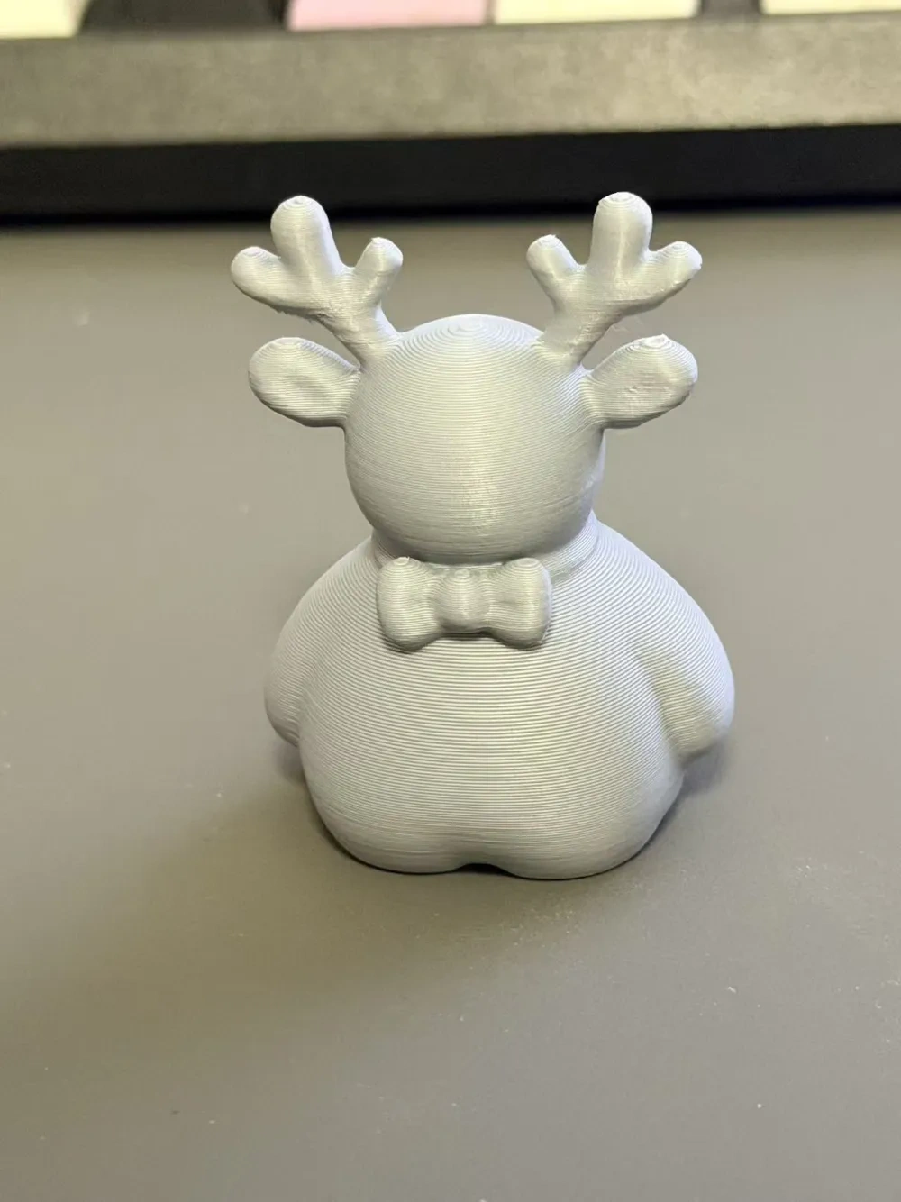 绅士胖驯鹿 来自 汤圆加可乐 MakerWorld：免费下载 3D 模型