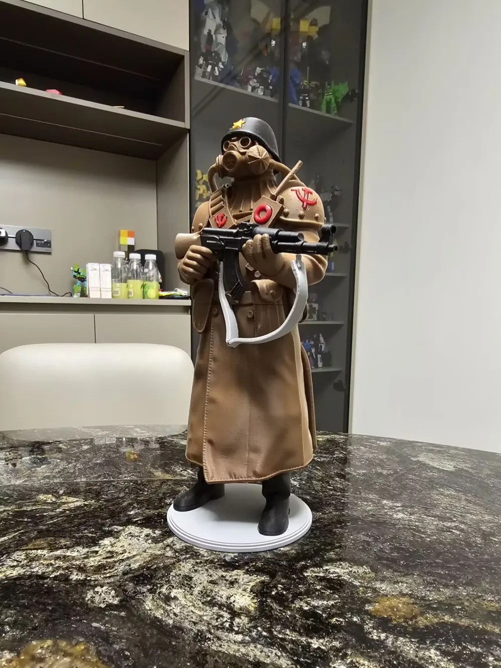 动员兵 红色警戒 涂色版 13cm高 - 免费 3D 打印模型 - MakerWorld
