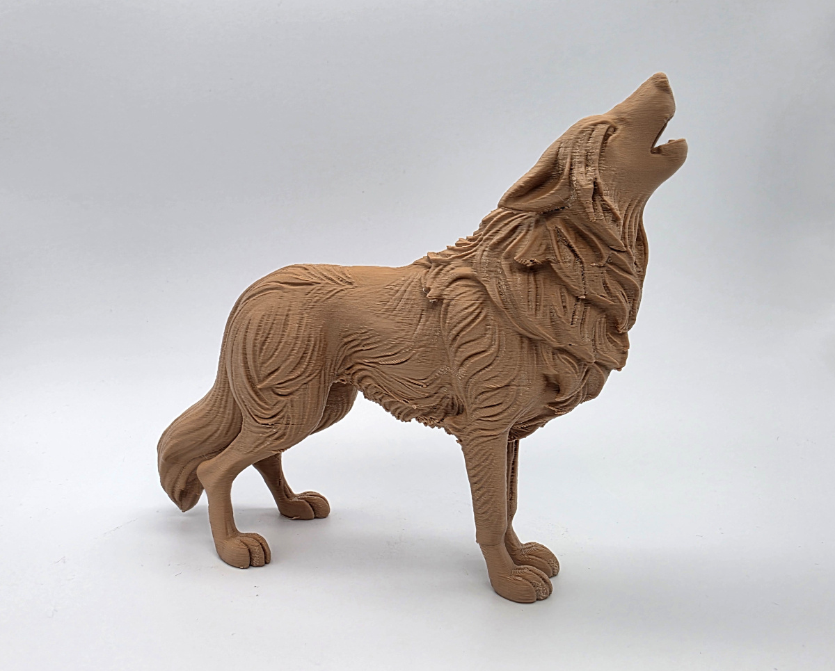 站立嚎叫的狼雕像 - 免费 3D 打印模型 - MakerWorld