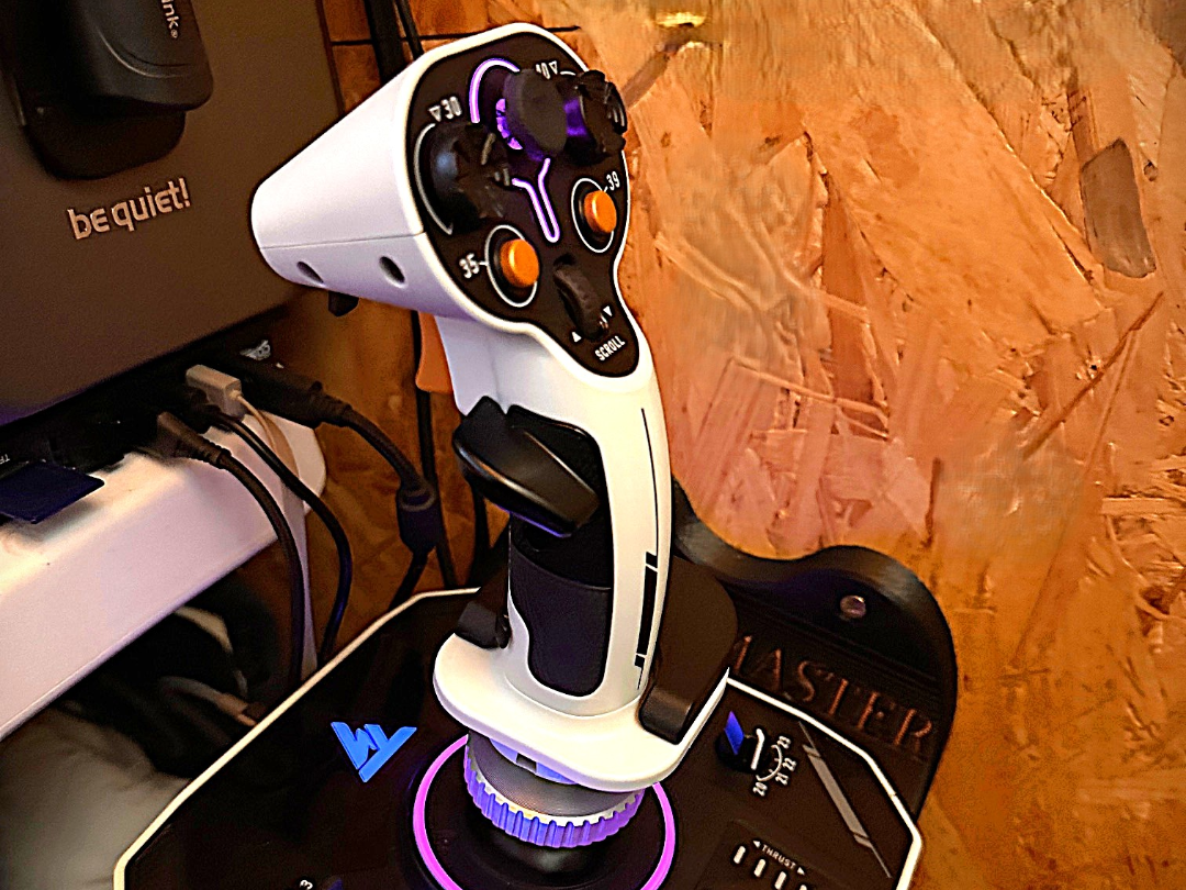 Thrustmaster SOL-R 右侧支架 2 种版本 - 免费 3D 打印模型 - MakerWorld