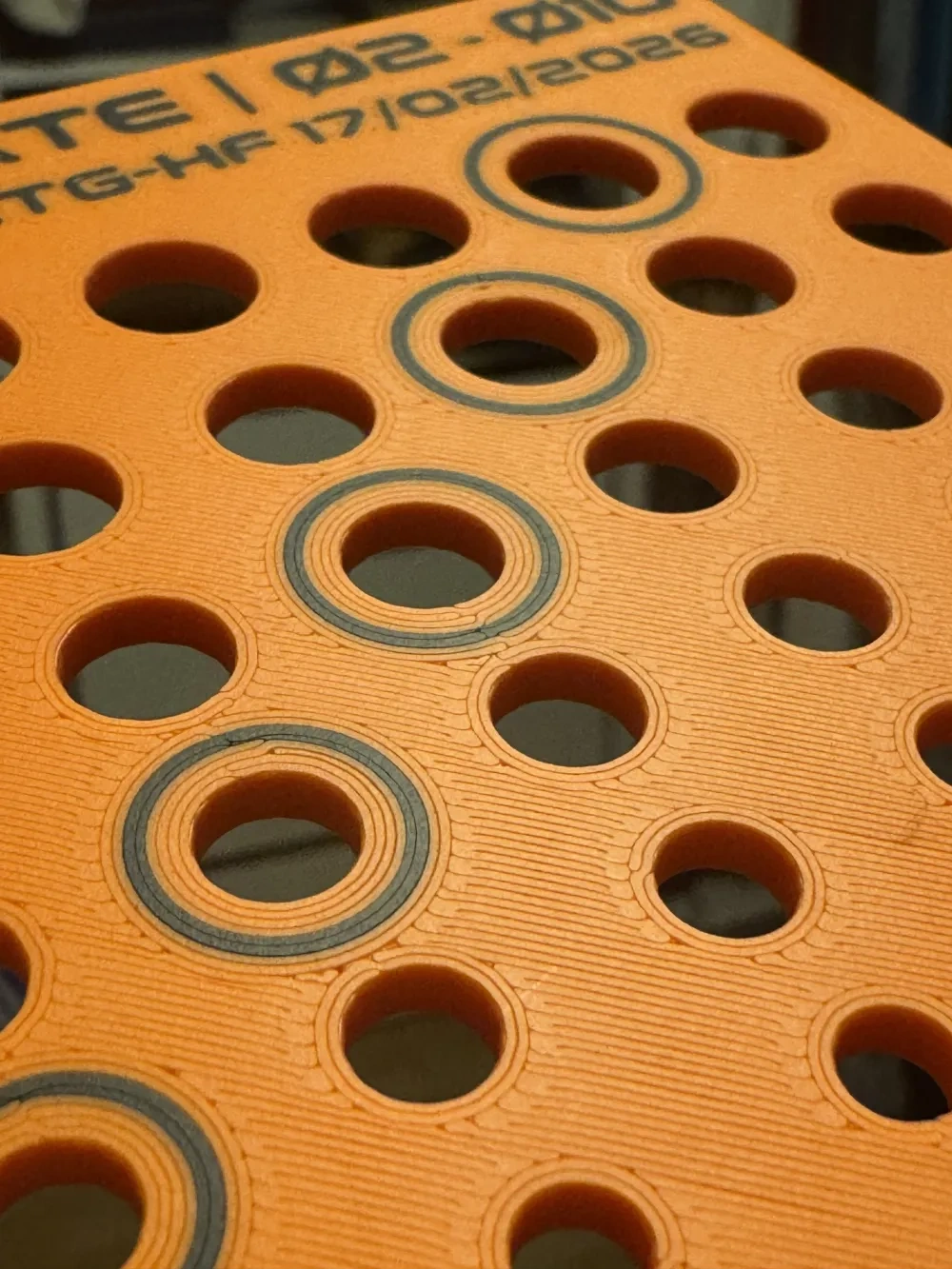 Color Box Polyhole PolyHoles测试板(孔校准规) - 免费 3D 打印模型 - MakerWorld