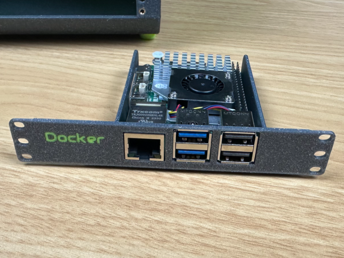 Mini Lab Rax 5英寸 1U Pi 5 机架 - 免费 3D 打印模型 - MakerWorld