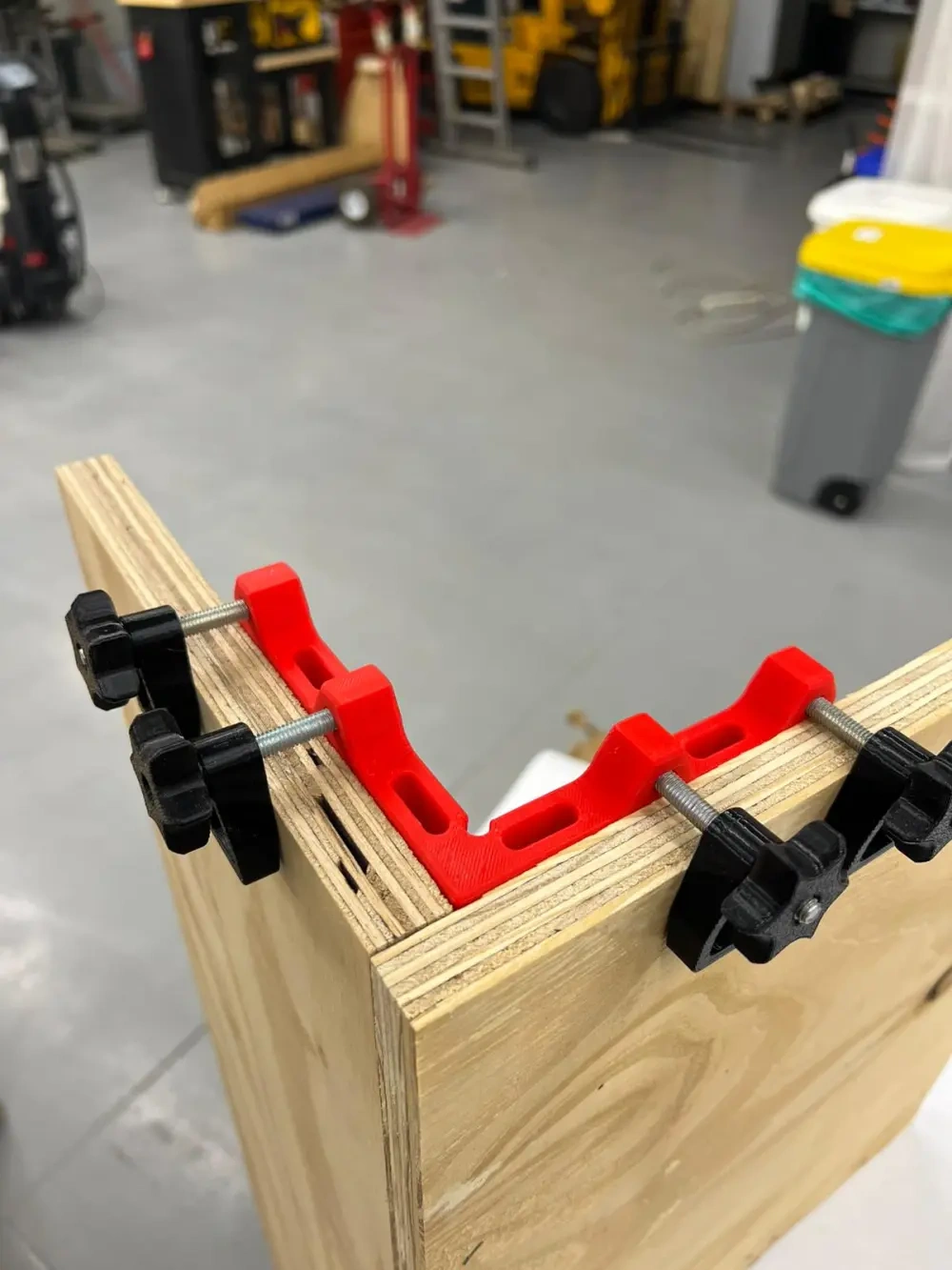 90° 木板组装夹 - 免费 3D 打印模型 - MakerWorld
