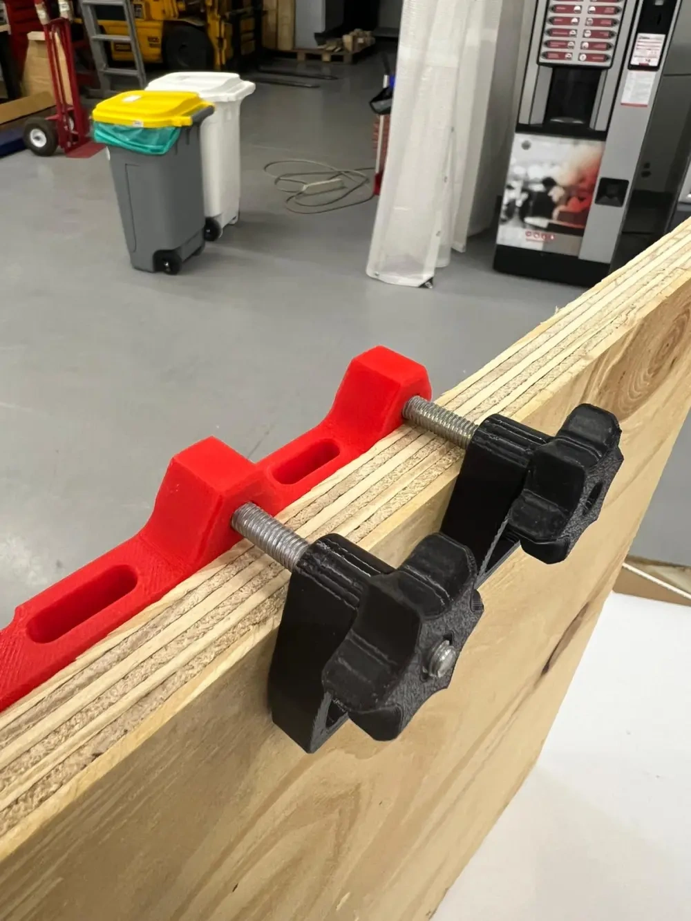 90° 木板组装夹 - 免费 3D 打印模型 - MakerWorld