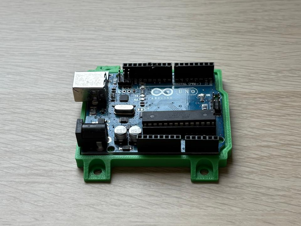 Arduino UNO 带M3螺丝孔的安装座 - 免费 3D 打印模型 - MakerWorld
